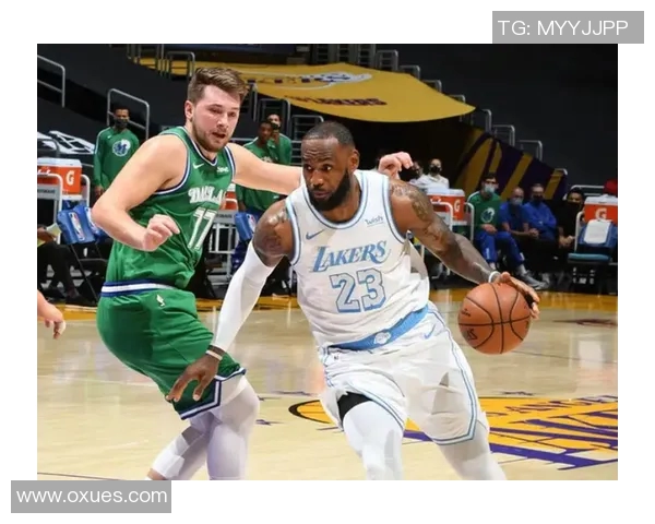 76人对阵黄蜂精彩对决比分揭晓球迷热议比赛亮点与表现分析 76人对阵黄蜂精彩对决比分揭晓球迷热议比赛亮点与表现分析